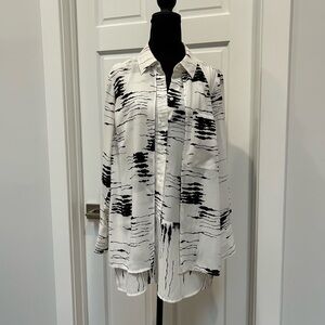 Alfani Black and White Abstract women’s Shirt